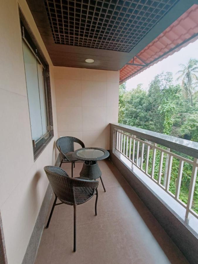 Отель Amansaraa Bhide Retreat Kihim Экстерьер фото